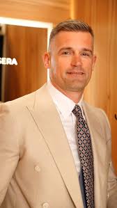 Nie wyglądaj jak chłopiec! Ubierz się jak facet! #modameska #garnitur  #mężczyzna #clubconesera #przystojnytata #współpraca