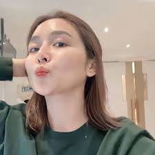 Quietly glowing, effortlessly sure of herself. 💫