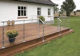 Barriere de terrasse en bois. Une Terrasse En Bois Moderne Melant Bois Et Balustrades En Aluminium Leroy Merlin