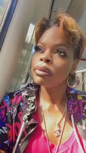 Look at my daughter looking like her oldest sister.. beautiful… Judy Carter  Turner