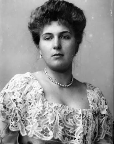 Royal style in the 1900s 👑 I've been covering the style of the royals in the first decade of the 1900s this week and have talked about their romanticism, their opulence, and