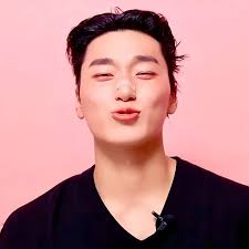 I am 5'0” tall. Ashley Yi is 5'0” tall. This video seriously messed with my  perspective