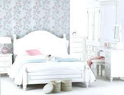 Instead of using a complex color palette, they keep it simple with warm white shades for paints and fabrics. Modern Shabby Chic Bedroom Ideas Bac Ojj