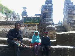 He was one of the wali songo or nine saints, along with his father sunan ampel and his brother sunan bonang. Lifestyle Blogger Pesona Sendang Duwur