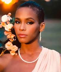 Happy Heavenly Birthday to the late Whitney Houston!!! RIP!!!  💝💔💖🎉🍰🥳🎊 (August 9, 1963
