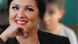 Anna netrebko covers new ground on 'verdi'. Anna Netrebko Seltenes Video Sohn Tiago Ist Ihr Wie Aus Dem Gesicht Geschnitten Bunte De