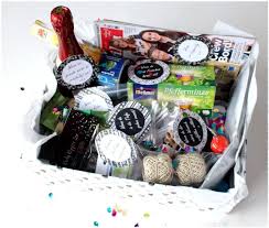 Gibt Es Naturlich Geschenke Wenn Die Kusine Mit Der Man Sich Schon Geschenke Zum Geburtstag Geburtstag Geschenke Selber Machen Geburtstag Geschenke Frauen