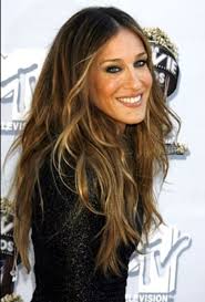 She may have gotten her start as a square peg, but since then sarah jessica parker (and elle's december cover girl) has hit it big. Oi Kalyteres Antaygeies Sta Mallia Twn Star Toy Hollywood Carrie Bradshaw Hair Her Hair Hair Styles