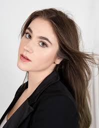 Cum sună în română versurile melodiei în memoria gimnastei Emma Neagu