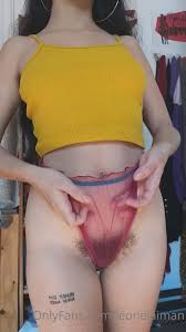 Leonelaiman showing her hairy pussy and ass