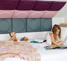 Ces étagères enfant accueilleront les premiers livres. Deco Relations Publiques Pro Agence Rp Attachee De Presse