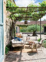 Une Ancienne Ferme Sous Le Signe Du Ciel De La Mediterranee Planete Deco A Homes World Idees De Patio Terrasse Maison Amenagement Jardin