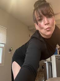 Can anyone remove the background and make it completly white? Xxx