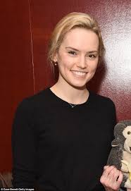 Star Wars Actress Daisy Ridley Debuts Blonde Hair At Porter Event Daisy Ridley Blonde Daisy