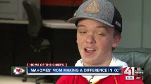 By the time he was eleven, mahomes' parents got a divorce. Mahomes Mom Randi Makes A Difference With Variety Kc Youtube