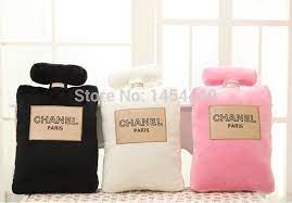 Aliexpress carries many chanel related products, including chanel cover , chanel woman , bag channel , make up , chanel dupe , for makeup , cosmet makeup , chanel. Massagechairwithottoman Cuscini Chanel Chanel Whats In My Bag Melissa Zino Wellness Influencer Fitness Blogger Trova Immagini Stock Hd A Tema Chanel Logo E Milioni Di Altre Foto Illustrazioni E Contenuti