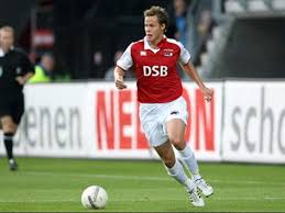 The player's height is 183cm | 6'0 and his weight is 76kg | 168lbs. Niklas Moisander Blow For Az Alkmaar Goal Com