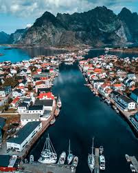 ⚽️ @drone_lofoten ⛰henningsvær, lofoten islands, norway #mostawesomefield #henningsvær #henningsvaer #norway #henningsvaerstadium #henningsværstadion. Der Coolste Fussballplatz Skandinaviens Henningsvaer Stadion Auf Den Lofoten Scandtips