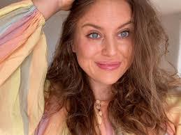 Anna Huse's Instagram, Twitter & Facebook