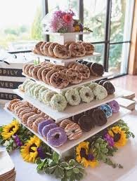 Idees De Bars A Beignes Pour Votre Evenement Gateau Mariage Stand De Gateau De Mariage Traiteur De Mariage
