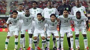 لوكاس بودولسكي مهاجم منتخب ألمانيا ونادي أرسنال الإنجليزي يحتفل صحبة ابنه بفوز منتخب بلاده وانضم بودولسكي إلى تشكيلة المنتخب الألماني للمرة الأولى عام 2004. ÙƒØ§Ø±Ùˆ ÙŠØ¹Ù„Ù† ØªØ´ÙƒÙŠÙ„Ø© Ø§Ù„Ù…Ù†ØªØ®Ø¨ Ø§Ù„Ø³Ø¹ÙˆØ¯ÙŠ