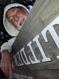 What's the big stage he's performing on?