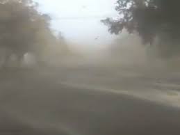 The zonda is a dry wind (often carrying dust) which comes from the polar maritime air, warmed by descent from the crest, which is approximately 6,000 m (20,000 ft) above sea level. El Viento Zonda Se Cobro La Vida De Una Persona En Mendoza