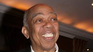 Holder, versatile entertainer, dies