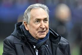 Le s�lectionneur de l'�quipe de france est l� pour parler � tout le monde. Gerard Houllier L Ancien Selectionneur De L Equipe De France Est Mort Actu