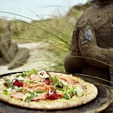 Sansibar Pizza Mit Wildlachs Tomaten Und Rucola Rezept Lecker Rezept Rezepte Lebensmittel Essen Rucola Rezepte