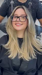 Siempre es un buen momento para brillar ☀️☀️ , Gracias a cada clienta que  confía en nosotros y nos permite acompañarlas a trascender su belleza.  Ustedes son nuestra razón de ser , #chile #balayage ...