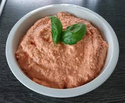 Karotten Feta Frischkase Aufstrich Dip Mit Frischen Tomaten Rezept Frischkase Aufstrich Rezepte Lebensmittel Essen