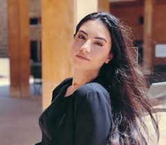 تحتفل الممثلة المصرية رنا رئيس يوم 14 ديسمبر من كل عام بذكرى عيد ميلادها مع عائلتها واصدقاءها ، نستعرض معكم اجمل اطلالات رنا رئيس 2021 الجمالية واجابة سؤال كم عمر رنا. Ù„ÙŠÙ† Ø§Ù„Ø­Ø§ÙŠÙƒ Ù†Ø¬Ù…Ø© Ø°Ø§ ÙÙˆÙŠØ³ ÙƒÙŠØ¯Ø² ØªÙ„ÙØª Ø§Ù„Ø£Ù†Ø¸Ø§Ø± Ø¨Ø¬Ù…Ø§Ù„Ù‡Ø§ ÙÙŠ Ø­ÙÙ„ ØªØ®Ø±Ø¬Ù‡Ø§ Ù…Ø¬Ù„Ø© Ø§Ù„Ø¬Ù…ÙŠÙ„Ø©