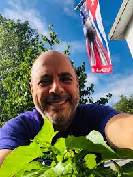 Una historia con final feliz. ¡El ají cachucha es mágico! Lisette, mi  mujer, me regaló un cartuchito de ají cachucha. Y es el mejor obsequio de  navidad que he recibido. Ella lo