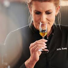 How Miron Glass Supports Oil, Herb, and Food Trends in 2024 and Beyond