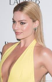 On 2nd july 1990, margot robbie was born in dalby, queensland, australia to mother sarie kessler and father doug robbie with the birth name of margot elise robbie. Margot Robbie Bio Wiki Margot Robbie Hair Blonde Bob Haircut Actress Margot Robbie