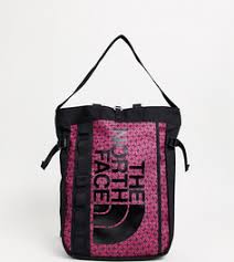 Kupit Sumku The North Face Nort Fejs V Internet Magazine Snik Co Choose from a range of travel duffels, roller bags and weekend bags for short getaways, or shop sturdy bags and suitcases with wheels that are built for easy. rozovaya sumka tout the north face base camp