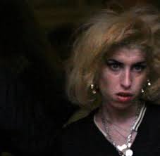 ), pete doherty recèle des mégots qu'amy winehouse, kate moss et bobby gillespie (chanteur du groupe primal scream) ont écrasé sur le. Prominente Pete Doherty Gesteht Amy Winehouse Seine Liebe Welt