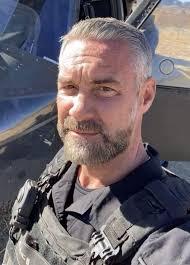 I'm actually in love with someone❤️ but I really don't know her if you are  the one can I get a HI message from you🥰