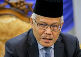 Datuk seri hamzah zainudin speaks to reporters in ulu kinta, ipoh june 19, 2020. It S True Sabah Handicrafts Are Beautiful Says Hamzah Zainudin In Jest After Warisan Shopping Spree Allegation Malaysia Malay Mail