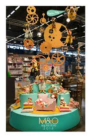 Les Tartempois Et Leurs Engrenages Les Coquettes Et Leurs Poupons Sur Le Stand Moulin Roty Salon Maison Et Objet Paris Tiendas De Regalos Escaparates Tiendas