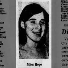 Elaine Simcox's Instagram, Twitter & Facebook