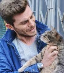 Yya Eren Sende Mi Basladin Kedi Sevmeye Kedi Aktor Aktrisler