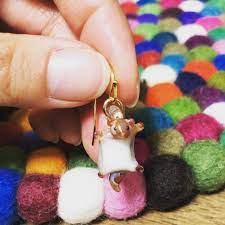 azusa wakui 涌井 梓 さんはinstagramを利用しています 軽井沢にも居るムササビのピアス を作ってみました ムササビは日本にしか居ない動物なので 英語にすると giant flying squirrel りす だそうです 知らなかったー ムササビ ピ ガラス細工 涌井