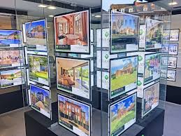 Vitrine De L Agence Emeraude A Tournai Agence Vitrine