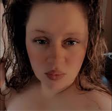 How far do people travel? How long is it to walk around it? Thank you