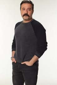 Kurtlar vadisi pusu'da terör örgütü için çalışırken terör örgütüyle zıtlaşmış ve mustafa üstündağ tarafından canlandırılan karakterdir. Mustafa Ustundag Kimdir Show Tv