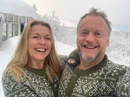 Raymond johansen (born 14 february 1961) is a norwegian politician for the labour party who has been governing mayor of oslo since 2015. Hytte Syndin For Ett Ar Siden Bygde Raymond Johansen Og Kona Hytte Pa Syndin Det Har Blitt Den Nye Heimen