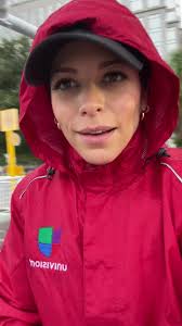 🌀Nuestra meteoróloga, Jessica Delgado, nos informa sobre lo último del  huracán Ian y su impacto en Florida. , El Centro Nacional de Huracanes  indica que Ian es un peligroso huracán categoría 4, con ...