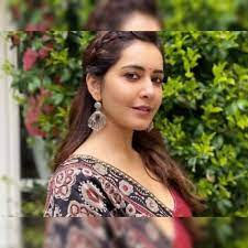 Raashii Khanna: 'Farzi' actress Raashii Khanna reveals Shahid Kapoor felt  old hearing her words. Here's why - The Economic Times